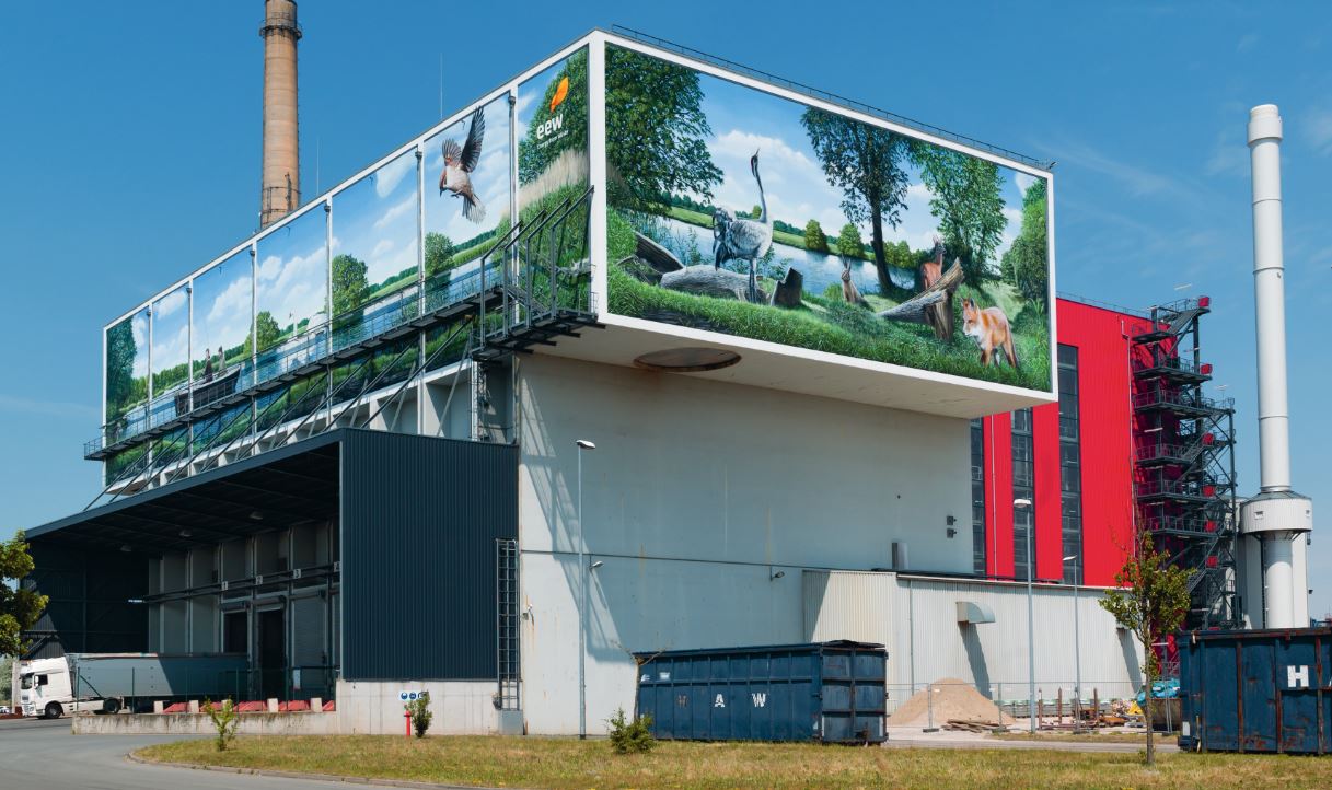 Thermische Verwertungsanlage der EEW GmbH in Premnitz mit Fassadengestaltung.