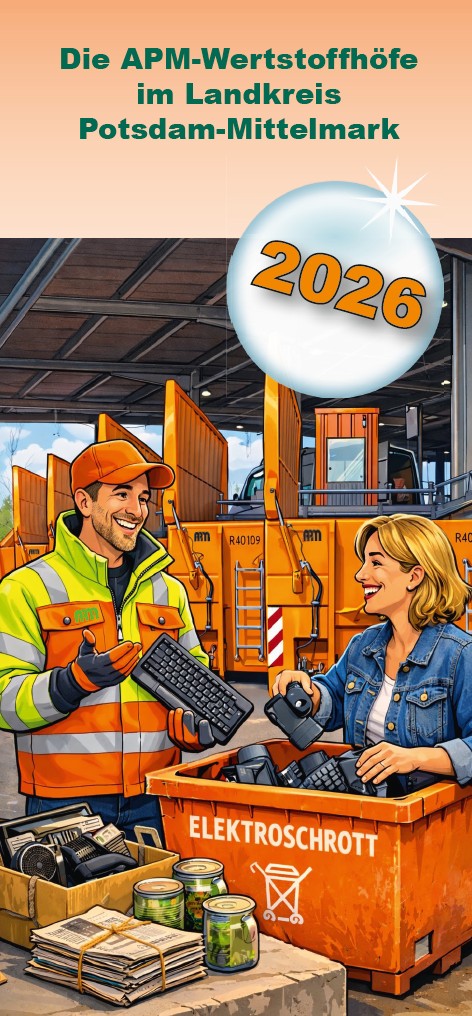 Dame gibt Wertstoffe beim Mitarbeiter Wertstoffhof ab