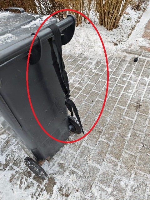 Abfallbehälter mit Anbau Gurt